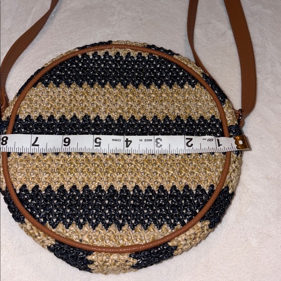Rattan looking round Crossbody new without tags - Picture 4 of 7